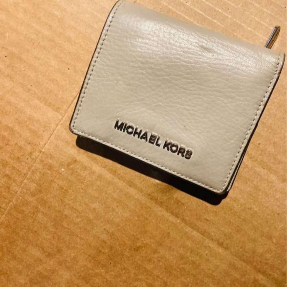 Michael kors wallet